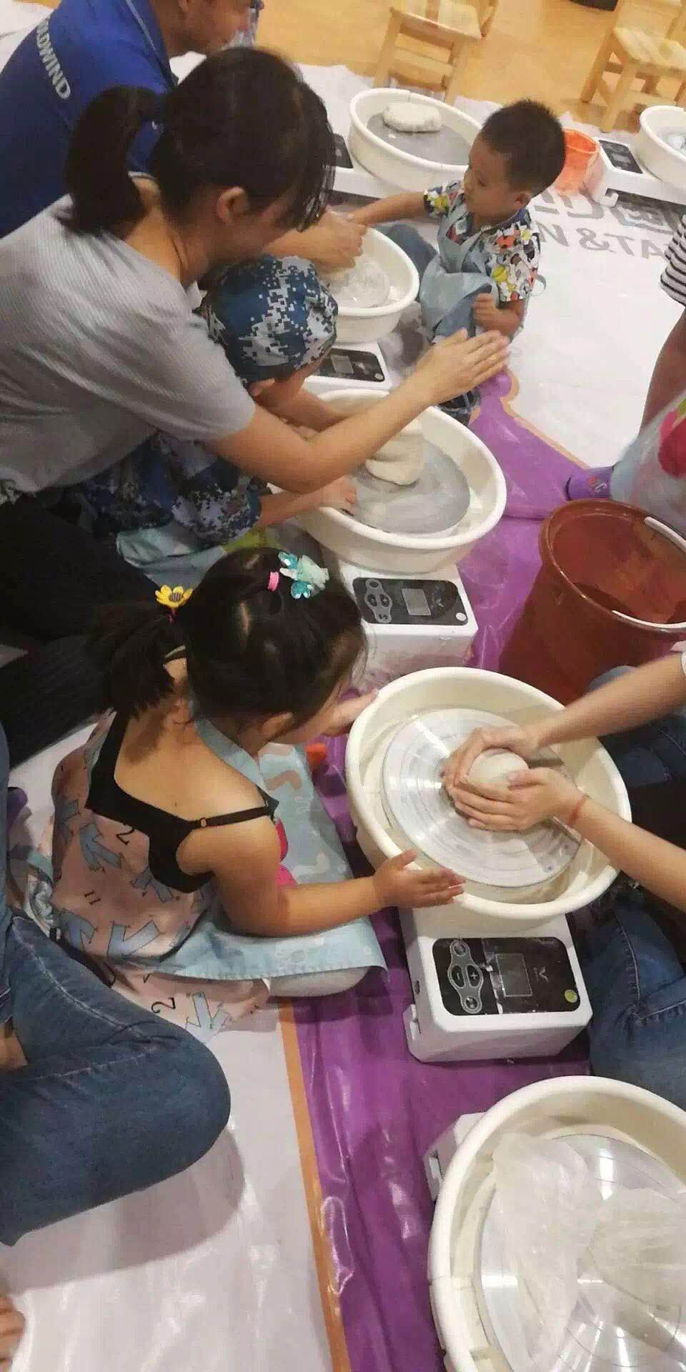 九月活動興，月冷露華凝